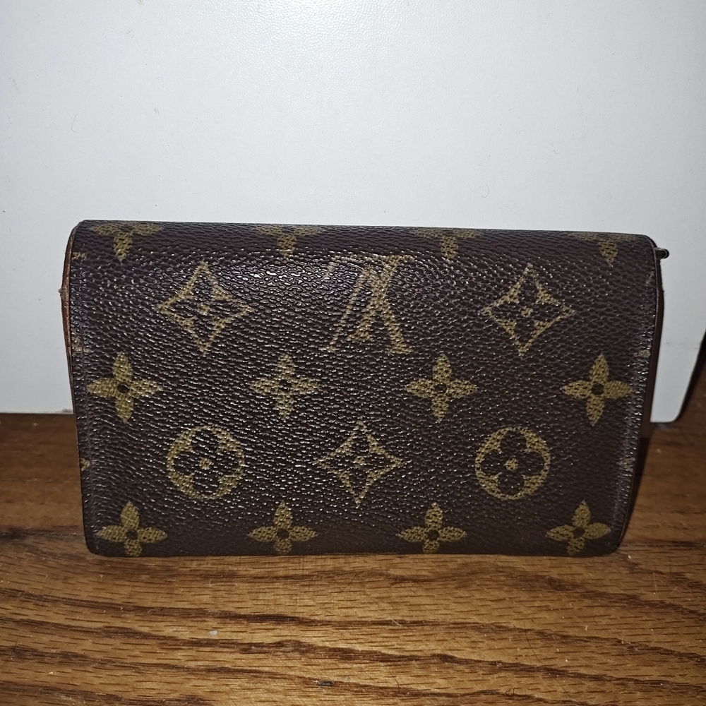 Louis Vuitton Monogram Porte Monnaie Tresor Wallet - Picture 2 of 16
